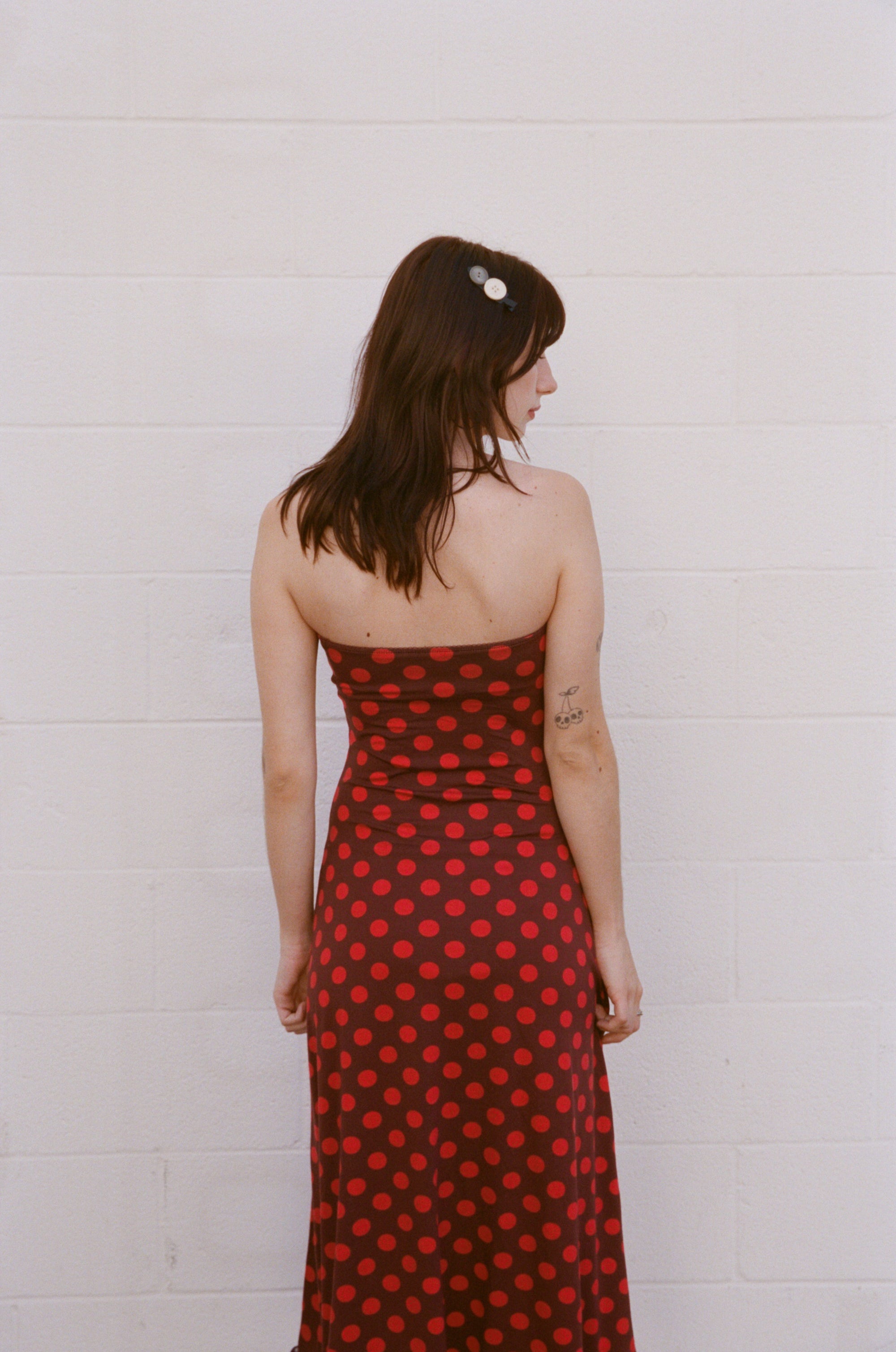 KEYHOLE TUBE DRESS IN SCARLET DOT