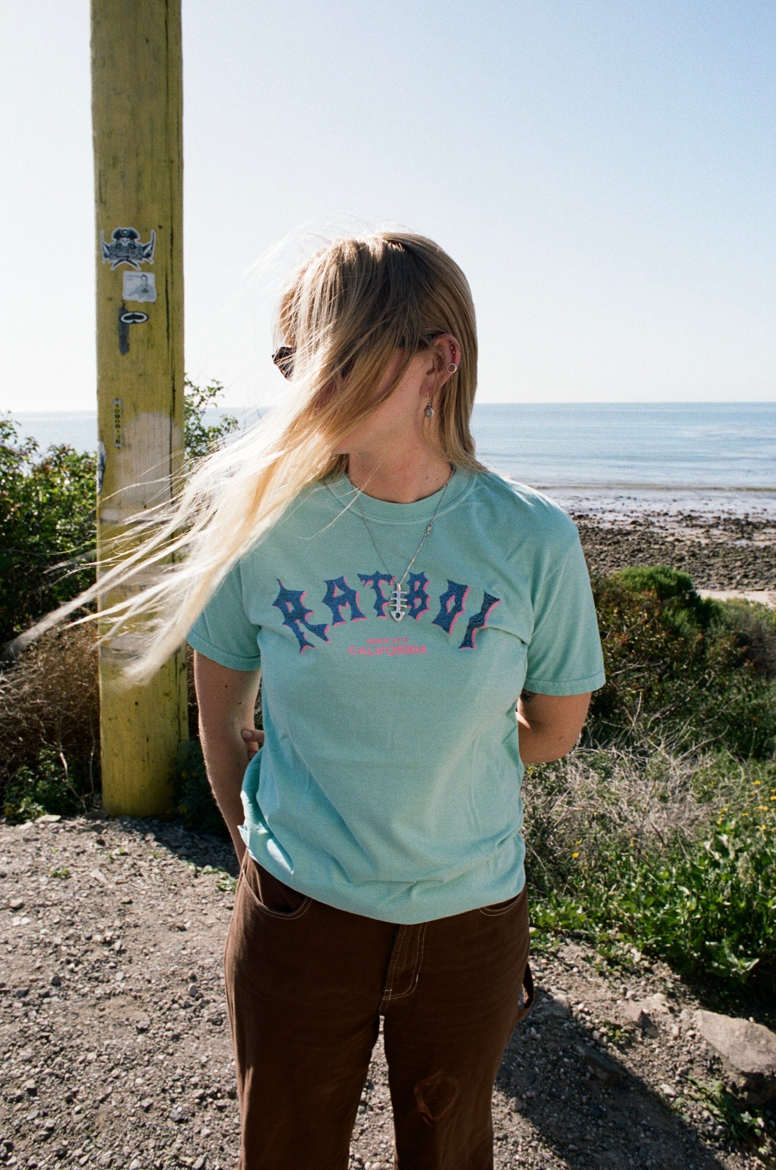 SURF LOGO T-SHIRT IN SEAFOAM