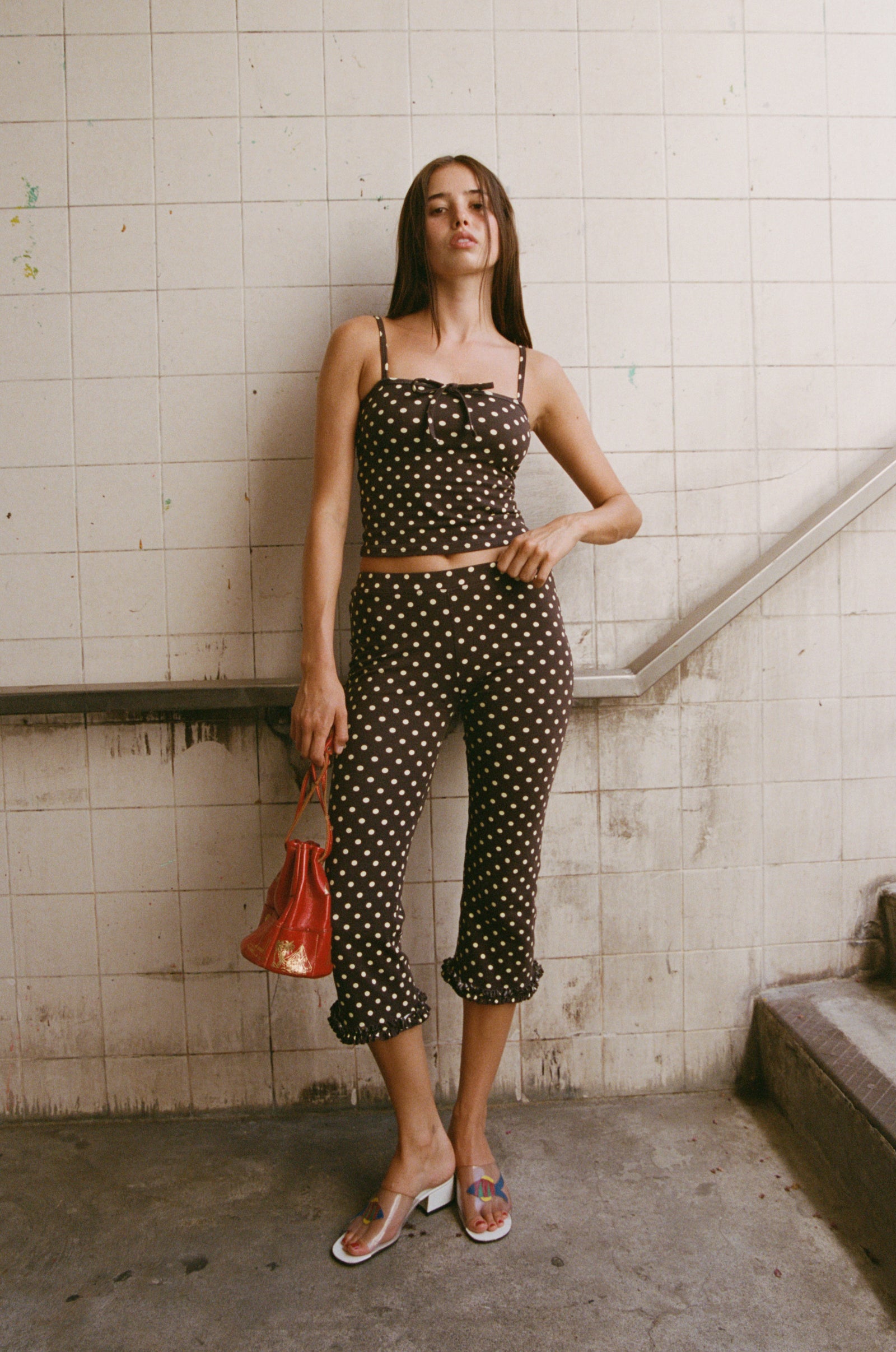 RUFFLE CAPRI IN ESPRESSO DOT