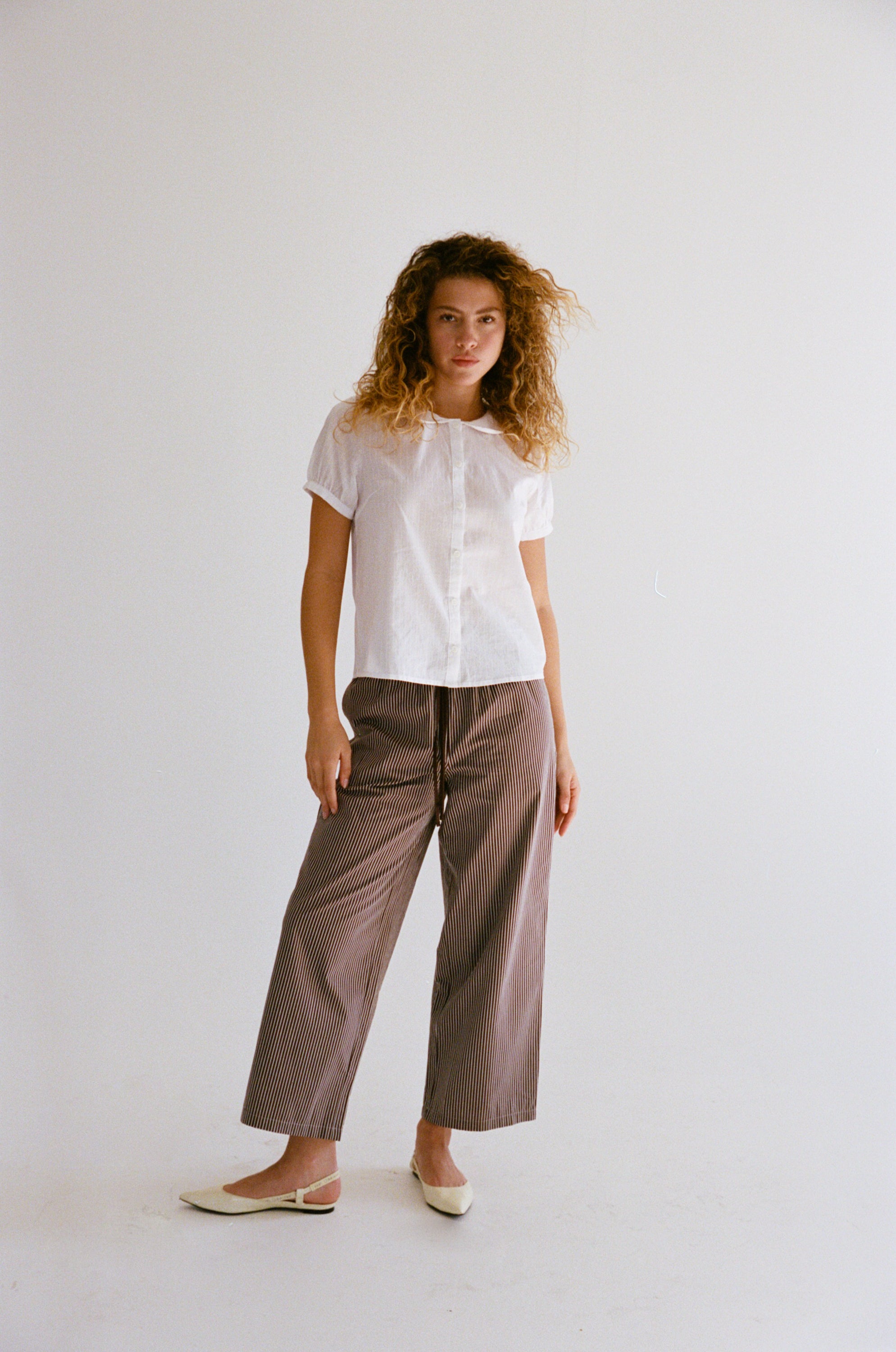 DREAM JOGGER IN MOCHA PINSTRIPE