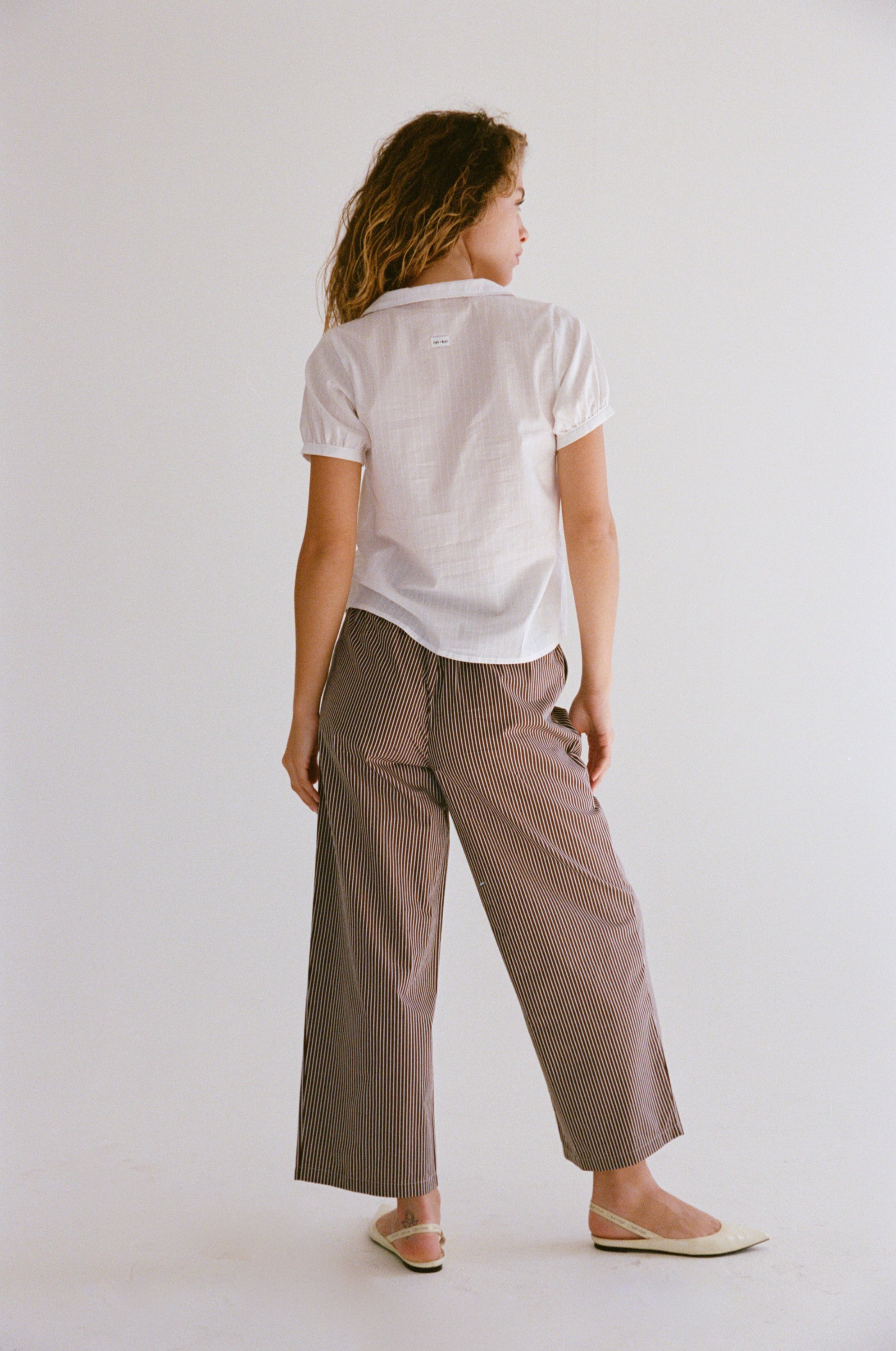 DREAM JOGGER IN MOCHA PINSTRIPE