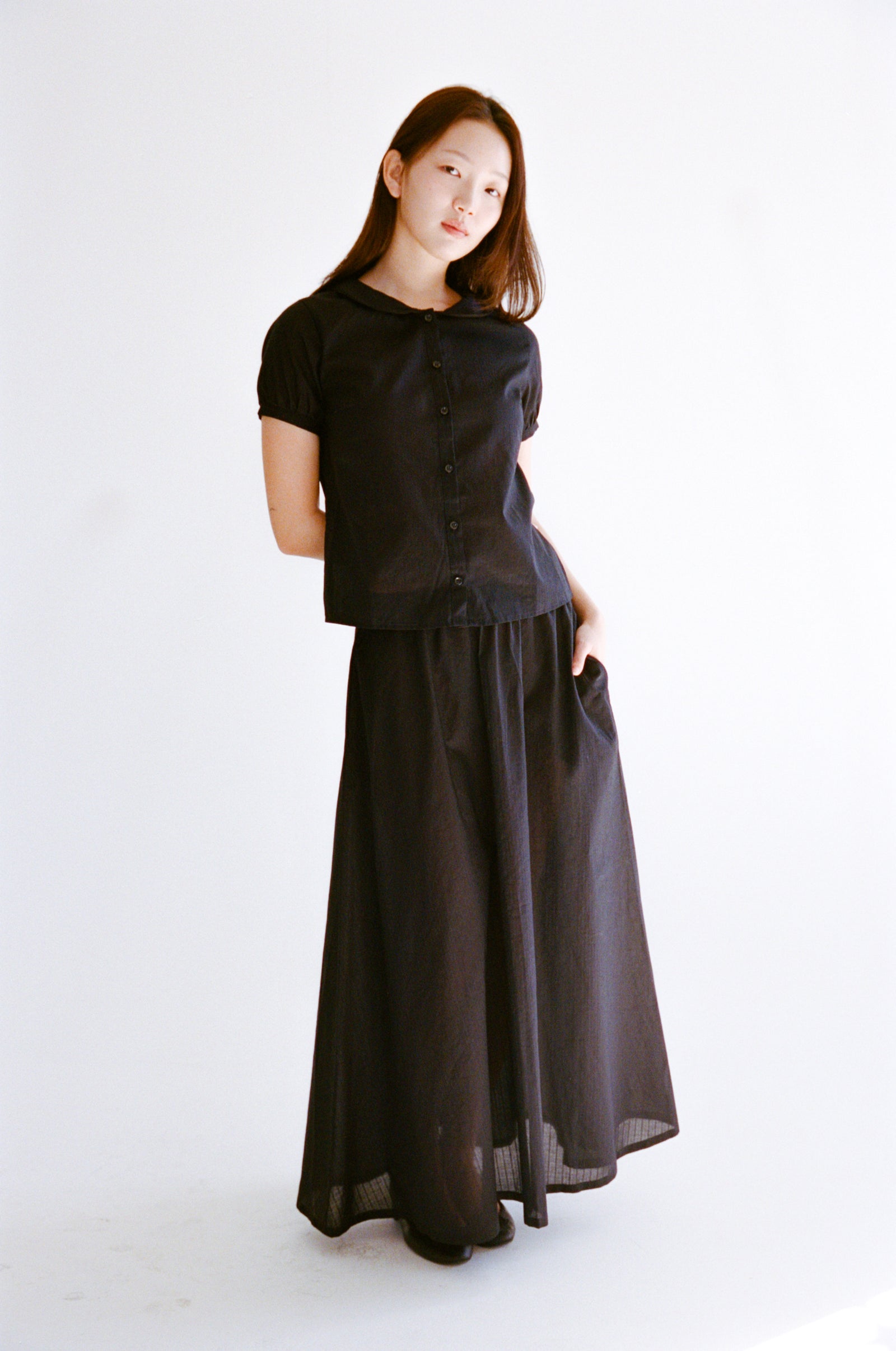 PUFF SLEEVE BUTTON DOWN IN ONYX DOBBY