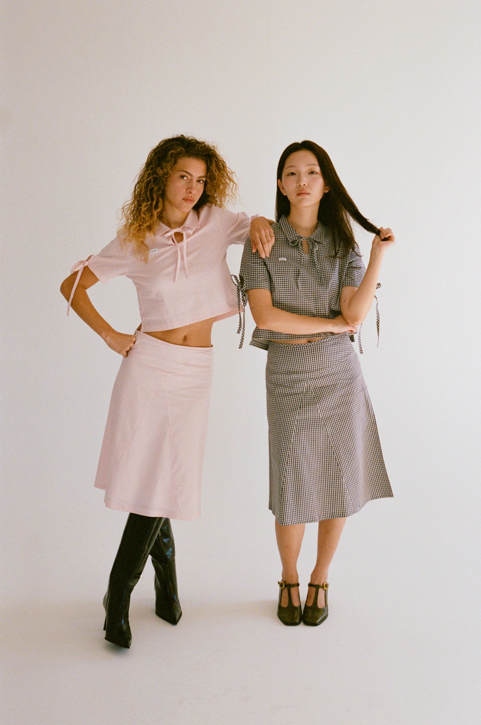 KEYHOLE MIDI SKIRT IN NAVY GINGHAM