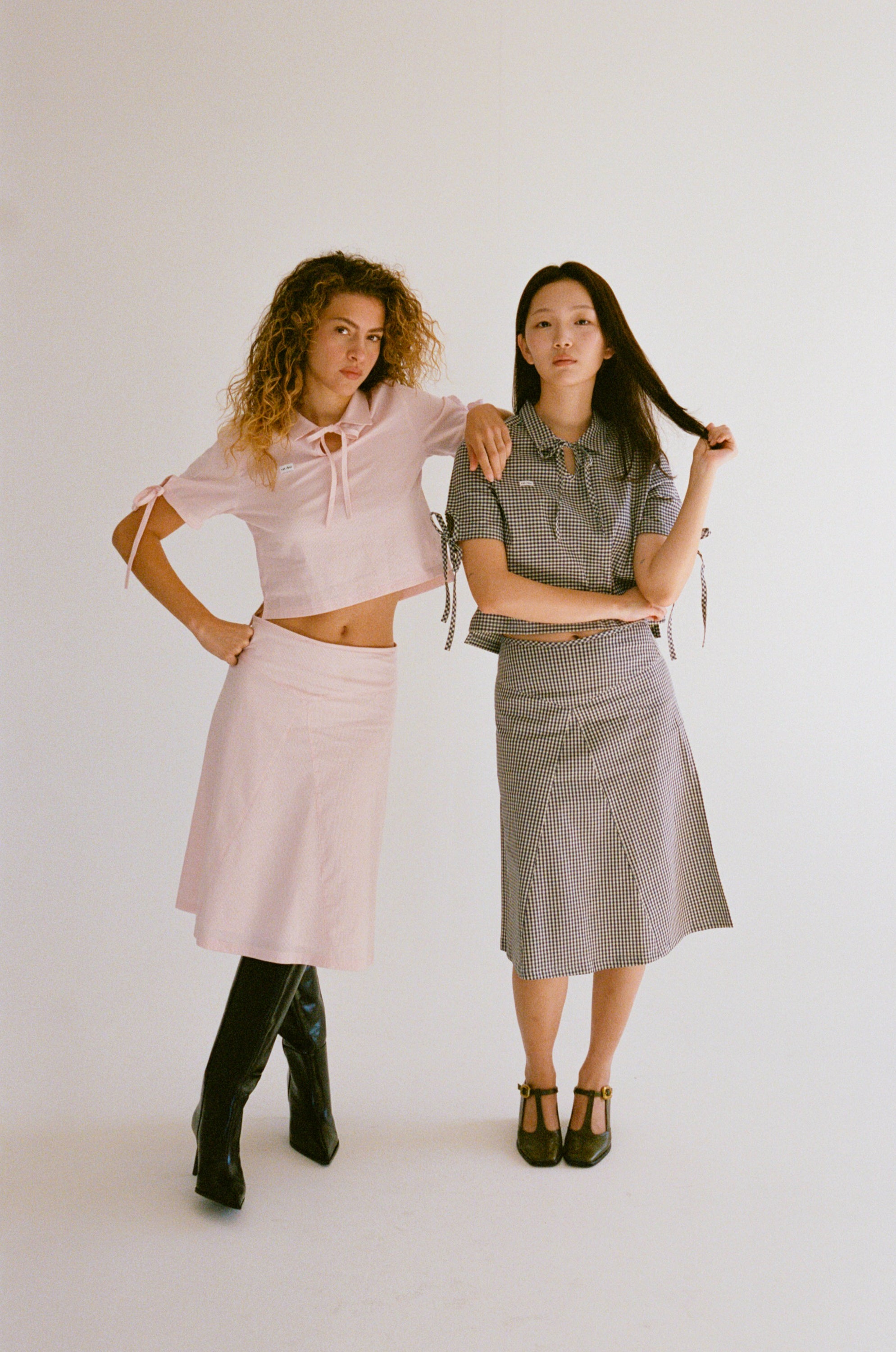 KEYHOLE MIDI SKIRT IN NAVY GINGHAM