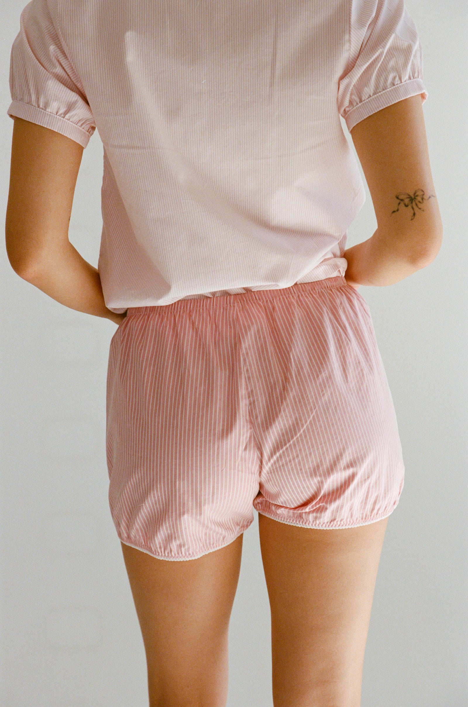 EASY BLOOMER SHORT IN PEONY STRIPE
