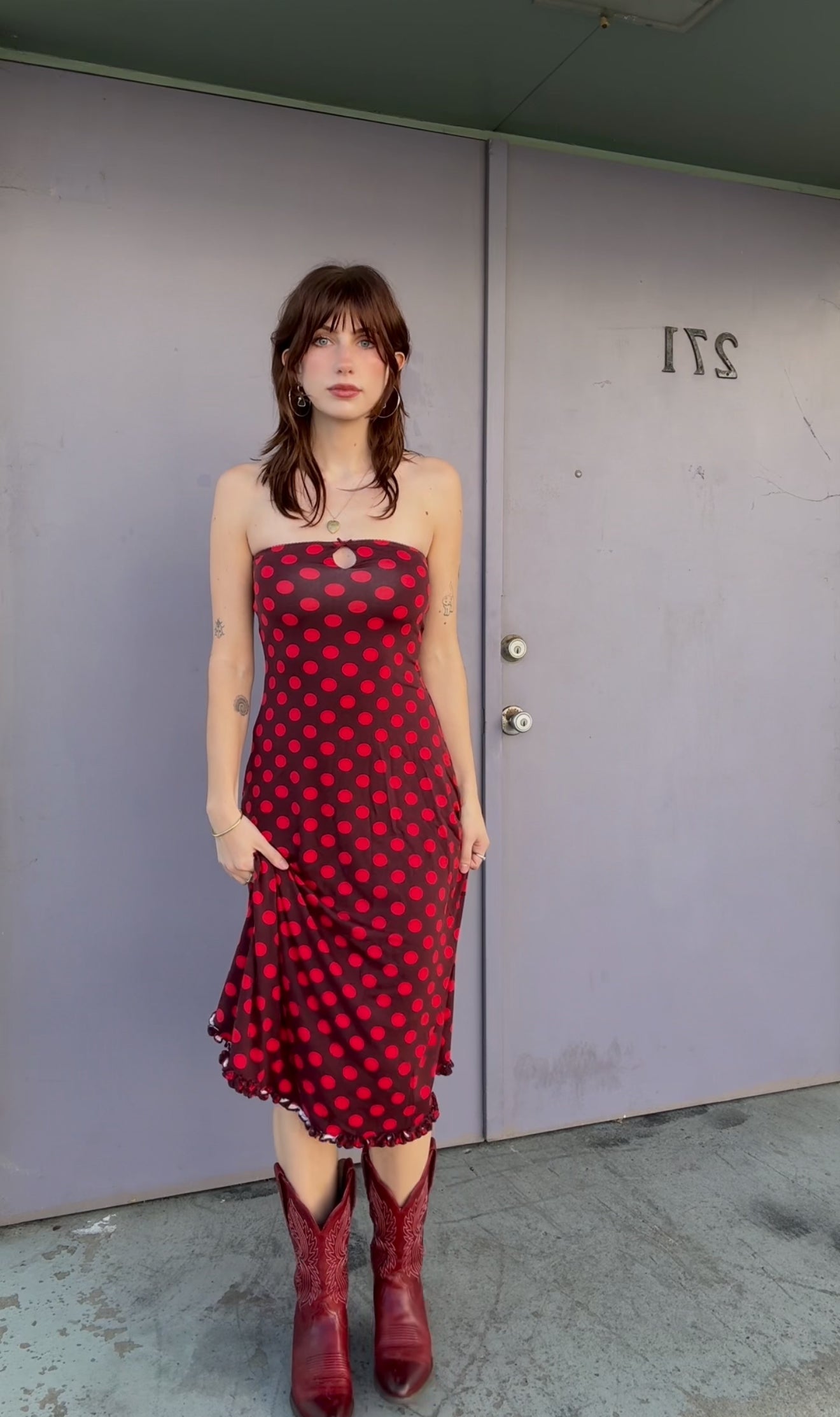 KEYHOLE TUBE DRESS IN SCARLET DOT