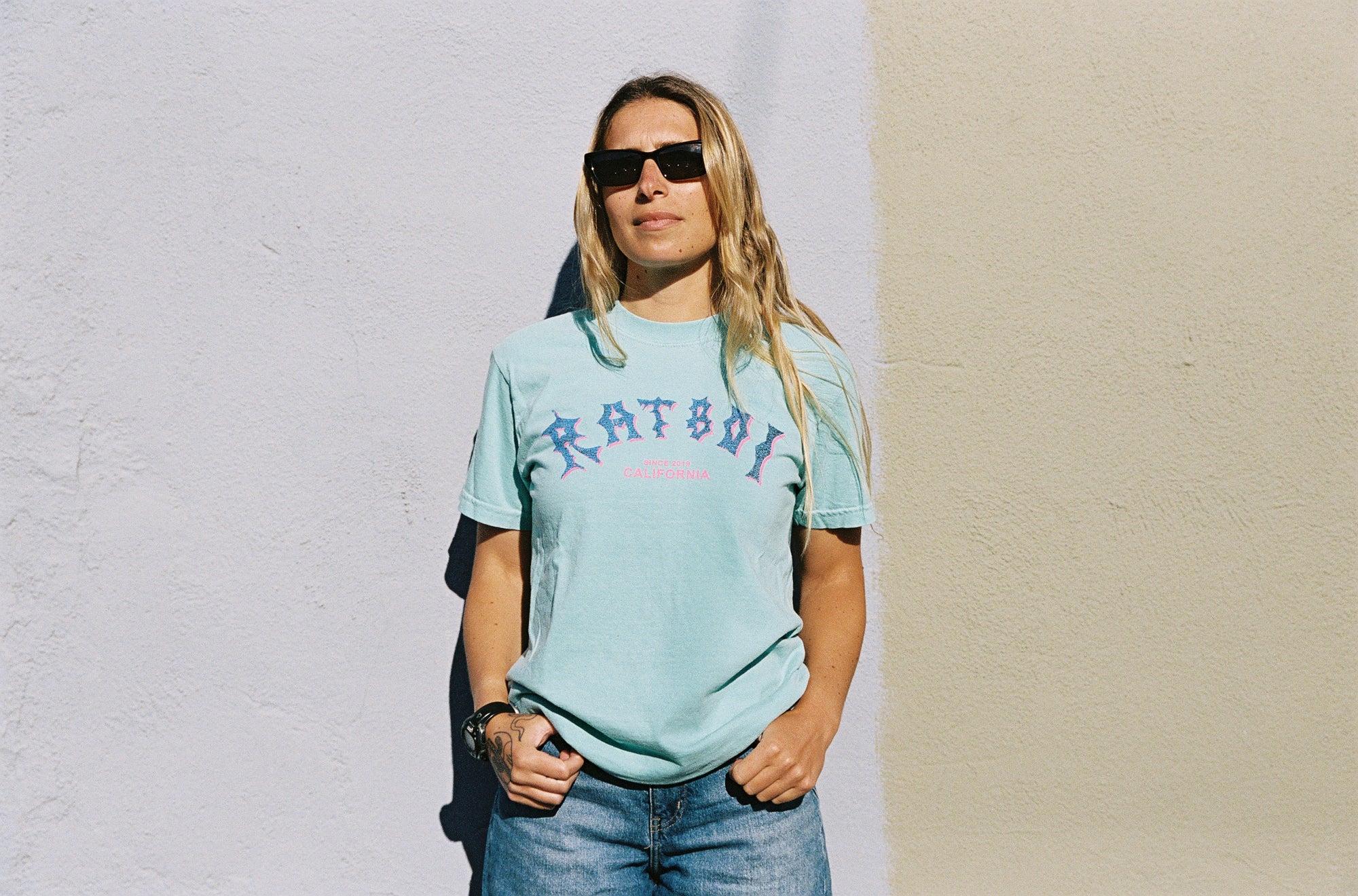 SURF LOGO T-SHIRT IN SEAFOAM
