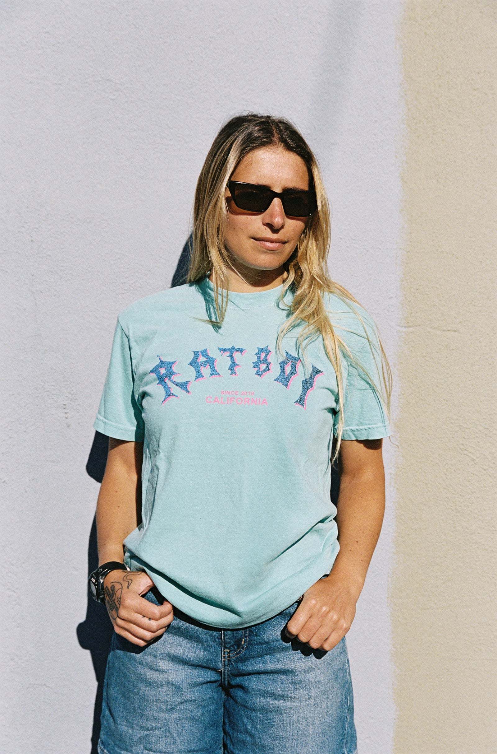 SURF LOGO T-SHIRT IN SEAFOAM