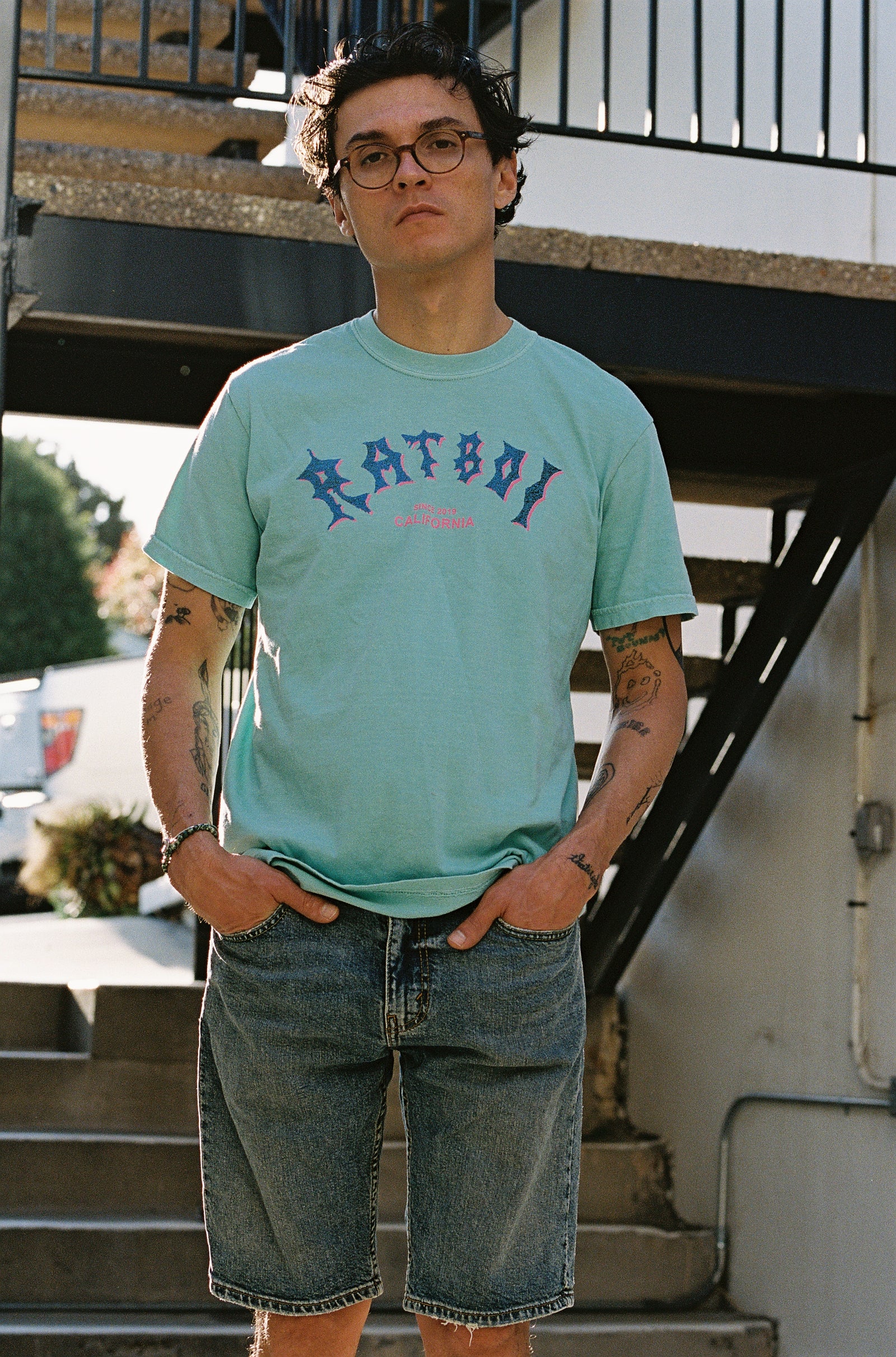 SURF LOGO T-SHIRT IN SEAFOAM