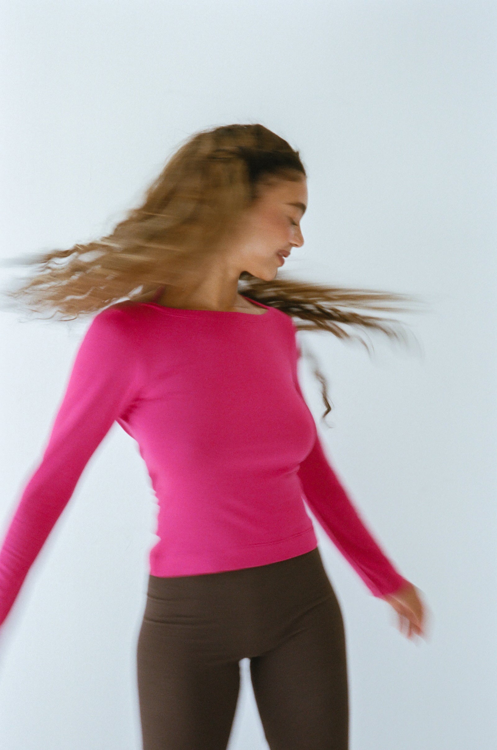 COWL BACK LONG SLEEVE IN MAGENTA