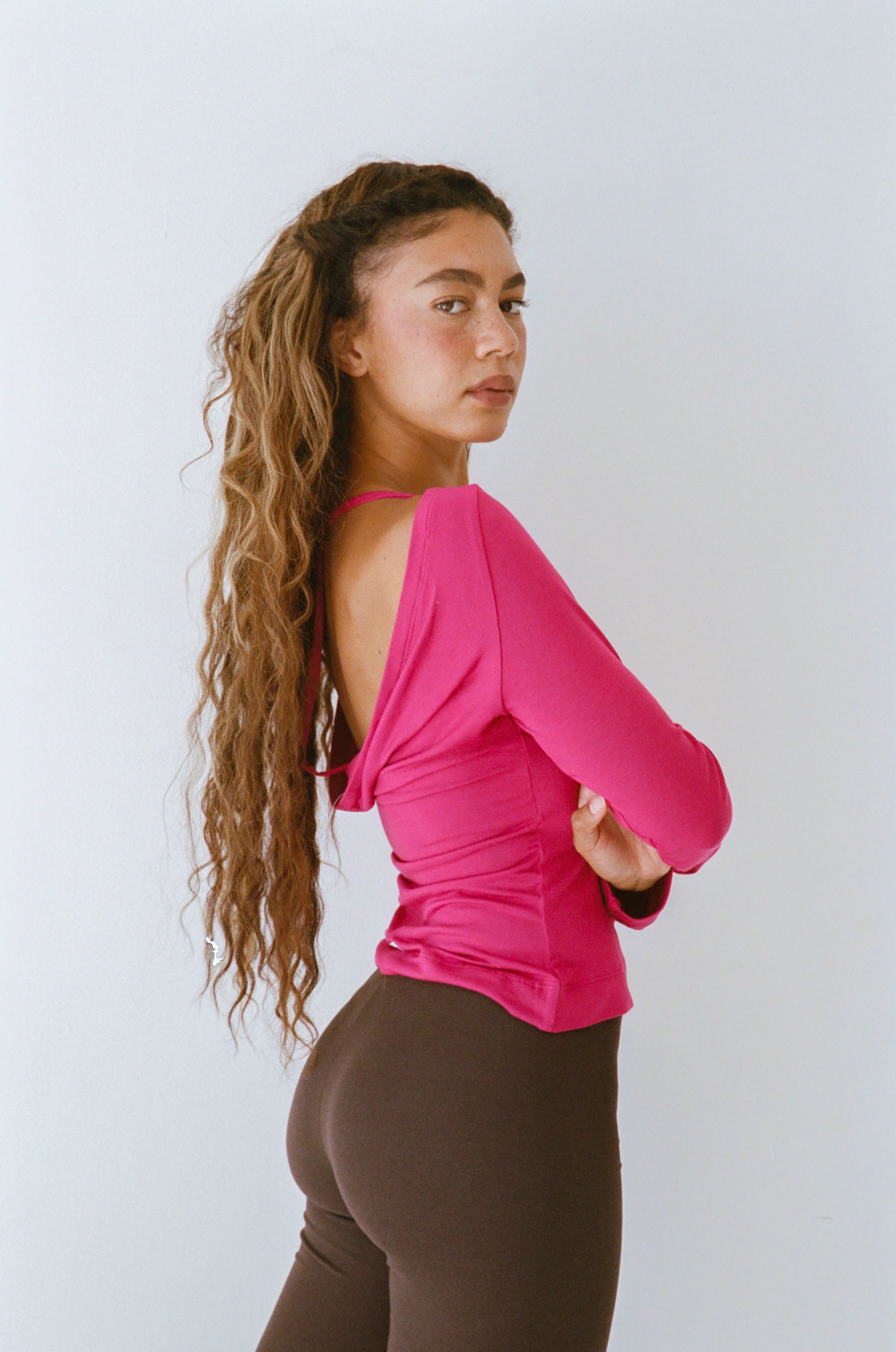 COWL BACK LONG SLEEVE IN MAGENTA