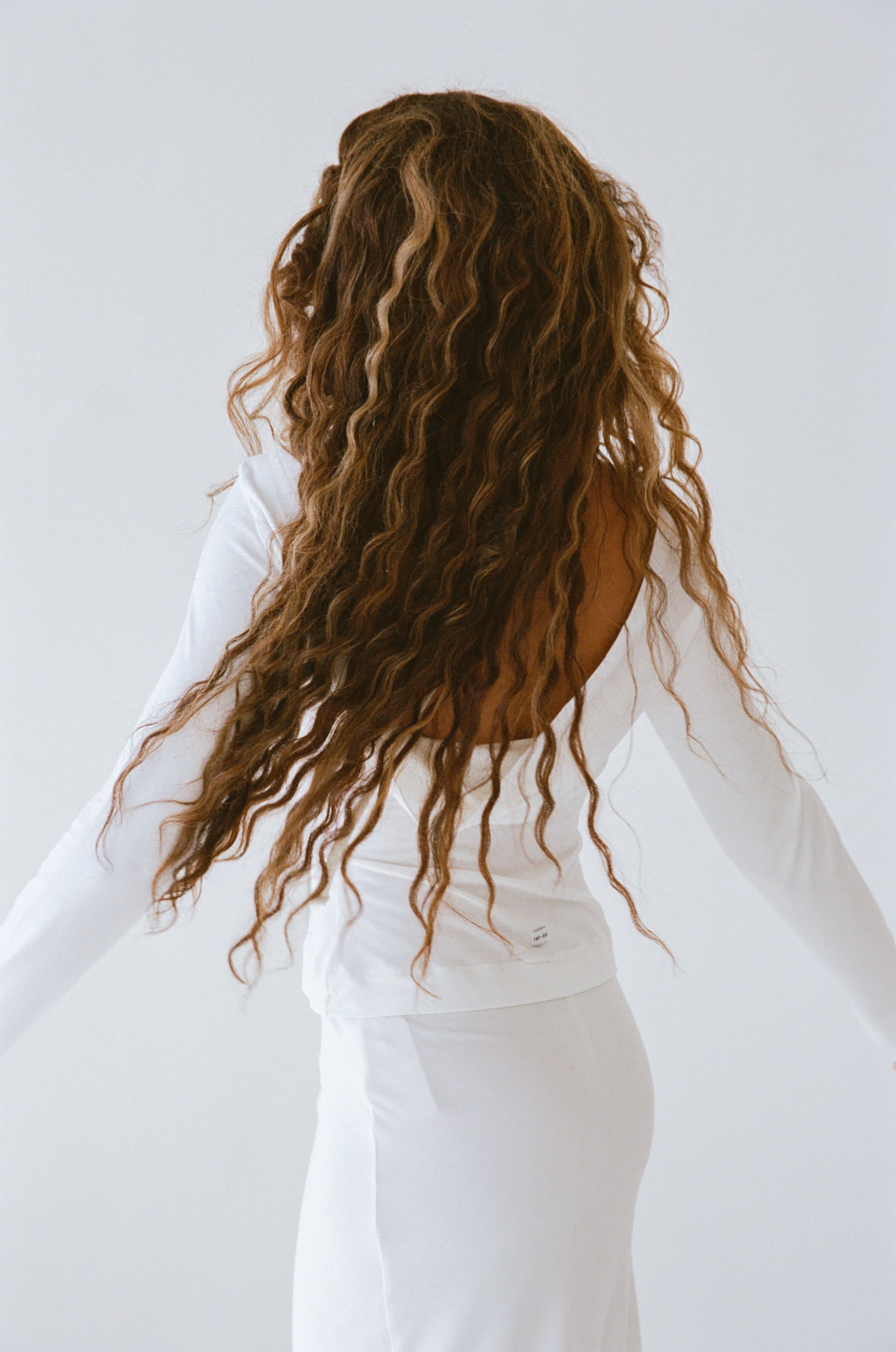 COWL BACK LONG SLEEVE IN CLOUD