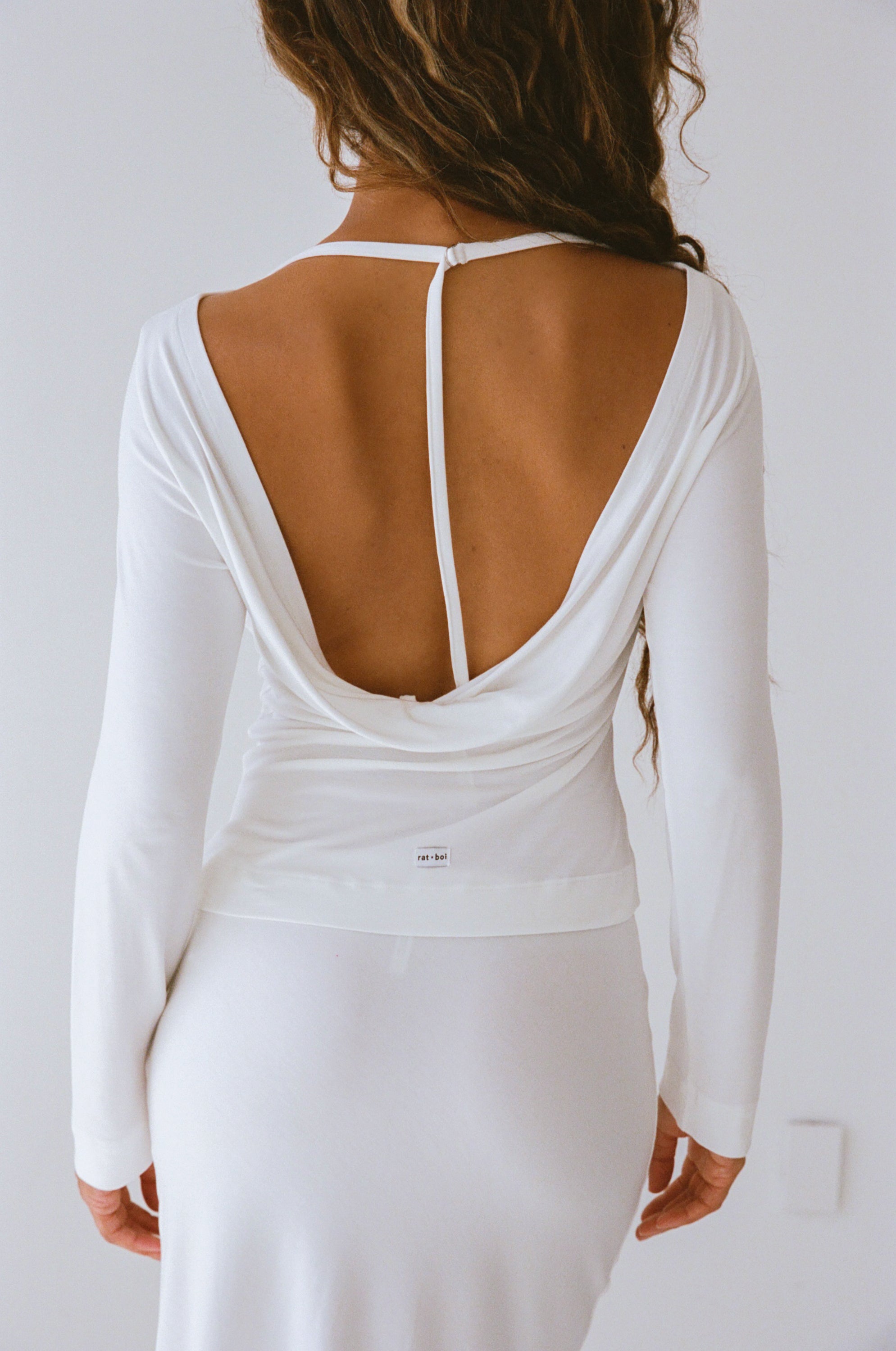 COWL BACK LONG SLEEVE IN CLOUD