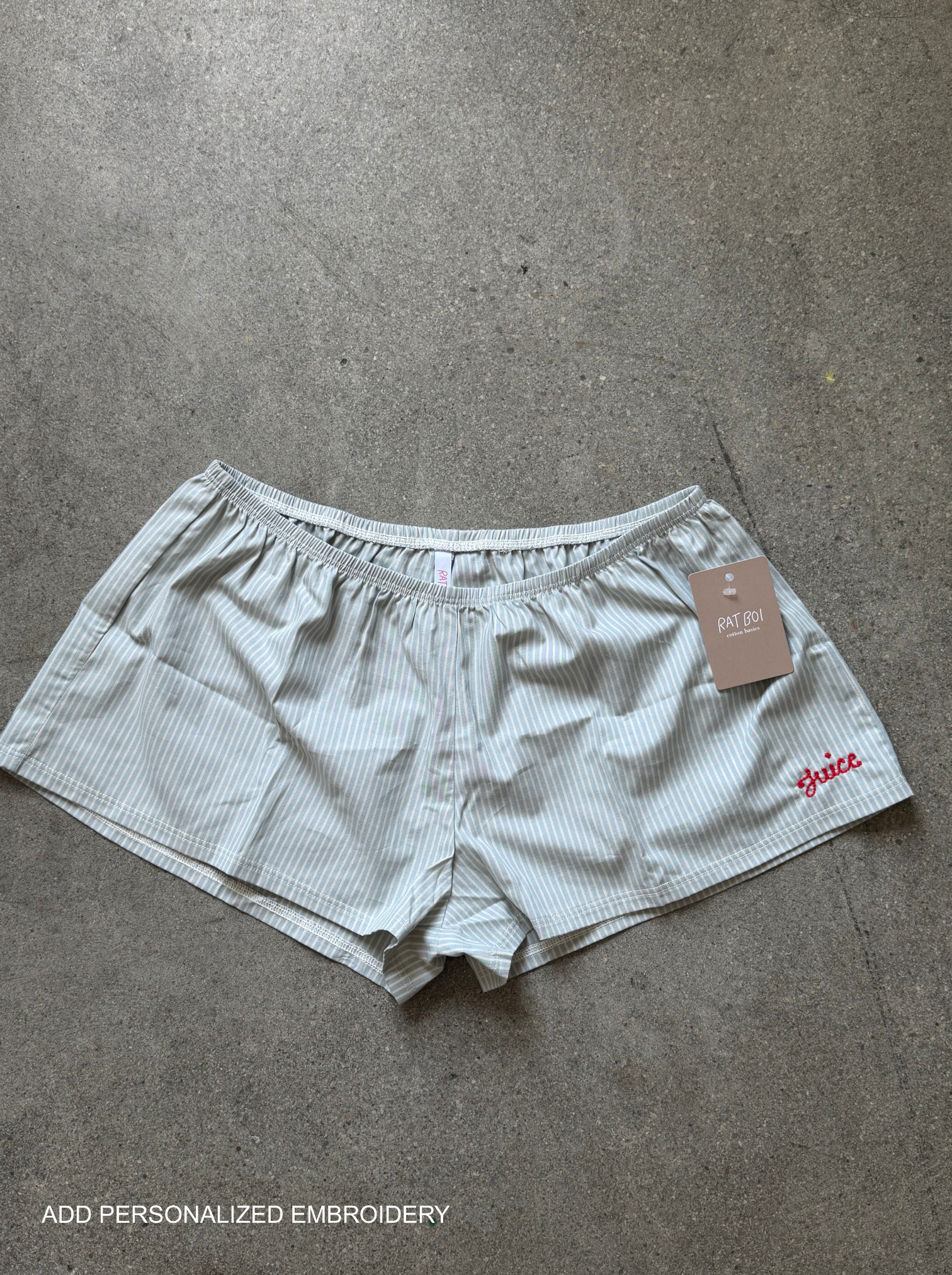 RELAXED MICRO SHORT IN POOLSIDE