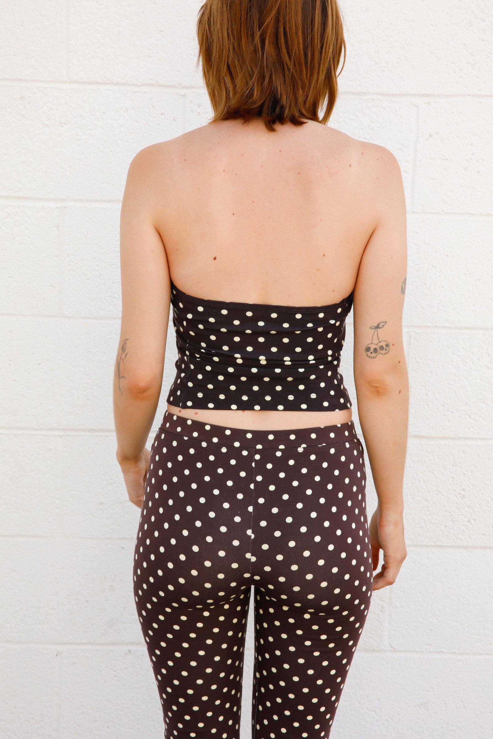 SPORTY HALTER TOP IN ESPRESSO DOT